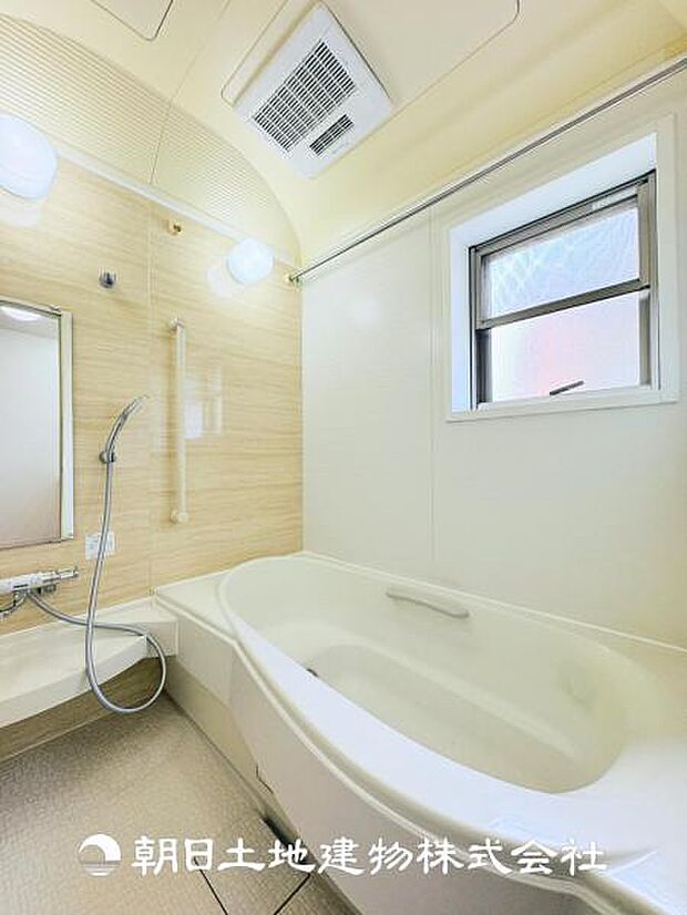【ユニットバス】1坪のタイプの浴槽はご家族でもお一人でもくつろげる広さとなっており浴室乾燥機は花粉や梅雨時期に大活躍です！！