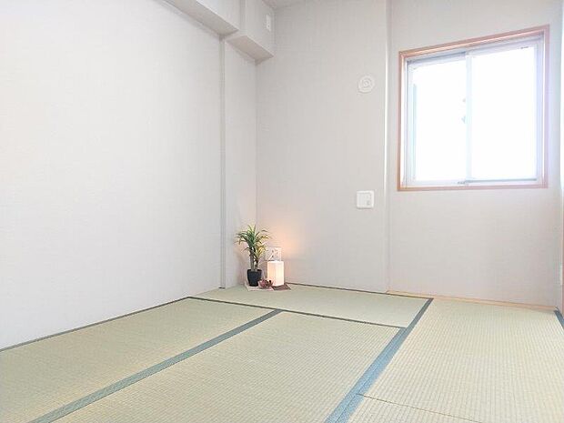 6.2帖の和室は、どこか懐かしさを感じさせる、ほっとできる空間です。 