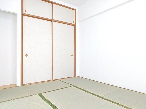 6.1帖の和室は、どこか懐かしさを感じさせる、ほっとできる空間です。 