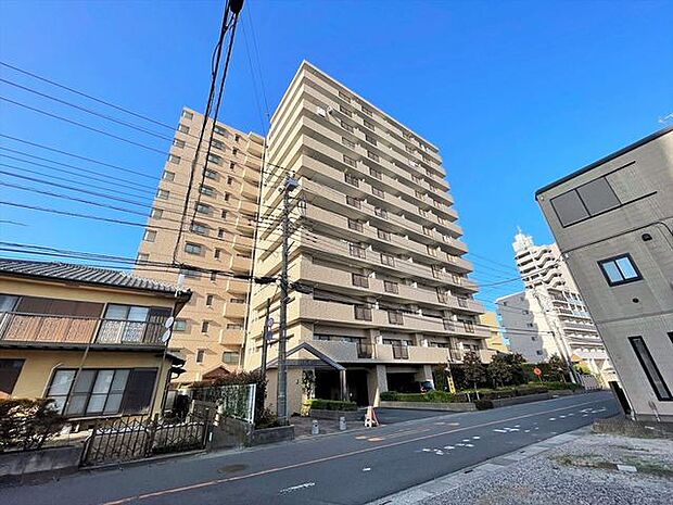 白岡駅徒歩5分の近さ。 忙しい朝が助かる立地、 暮らしにゆとりが生まれます。 