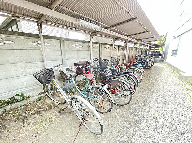 自転車置き場がございます。ちょっとしたお買い物やお出かけに、自転車を使うライフスタイルにも寄り添います。