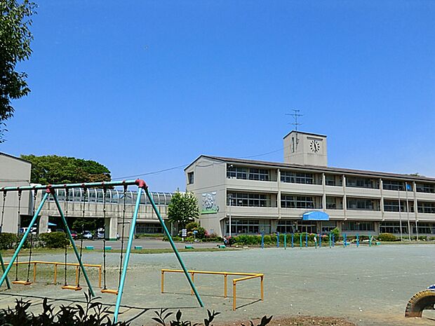 青菅小学校まで1200ｍ