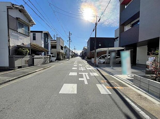 前面道路写真 　　　平日の案内も可能です 　お気軽にお問い合わせください 