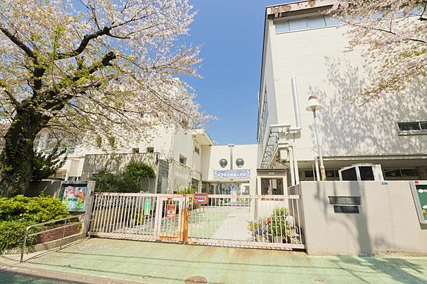 渋谷区立鳩森小学校まで徒歩約2分（214m）