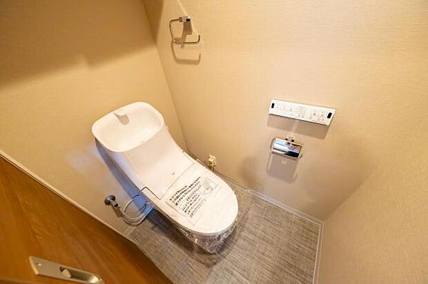 ■トイレ／上部吊戸棚付ウォシュレット一体型水栓です。