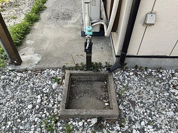 【リフォーム中】外水道の写真です。水栓交換を行います。洗車などお庭でお水を使えます。