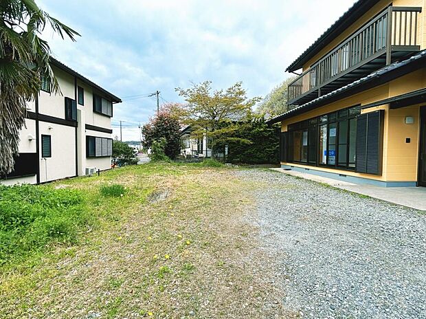 【リフォーム済/庭】閑静な住宅街にあるおうちです。お庭が広いので、お子様と畑や花壇を作ったり、ペットと走り回ったりと夢が広がりますね。