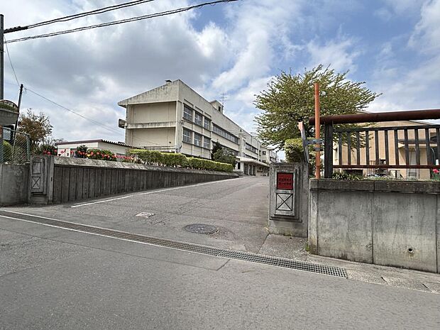 【周辺環境】須賀川第一中学校まで約1000ｍ（徒歩13分）