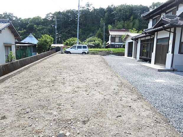 【リフォーム済】庭の植栽を撤去しました。広いお庭付きで、ガーデニングや家庭菜園も楽しめますね。（ただし、土の入れ替えが必要となる場合があります）