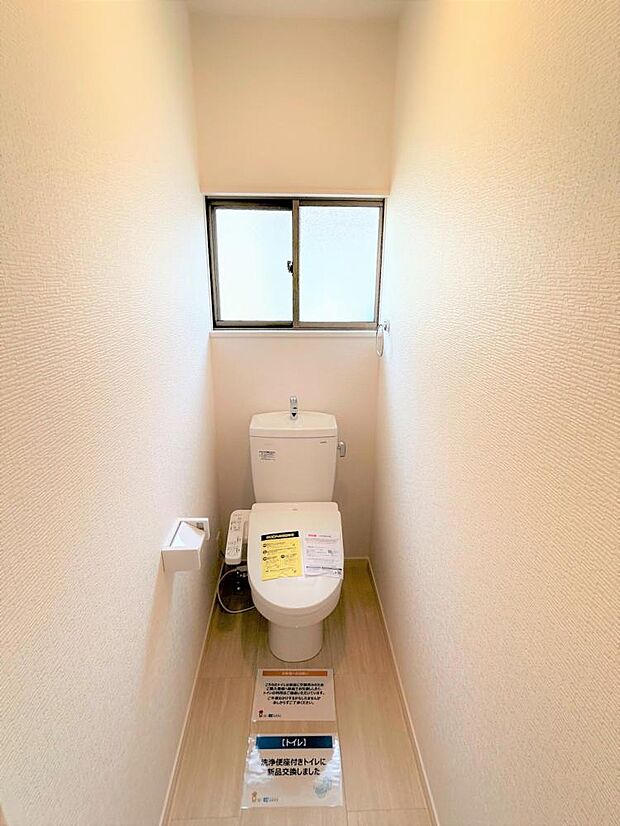 【リフォーム済】トイレは新品と交換いたしました。天井と壁は下地処理後クロス張りで明るい空間にいたしました。