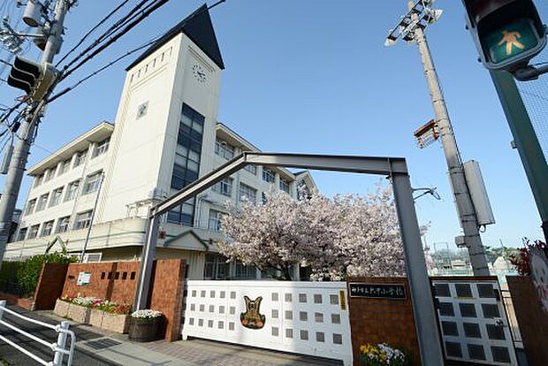 【小学校】神戸市立六甲小学校まで530ｍ