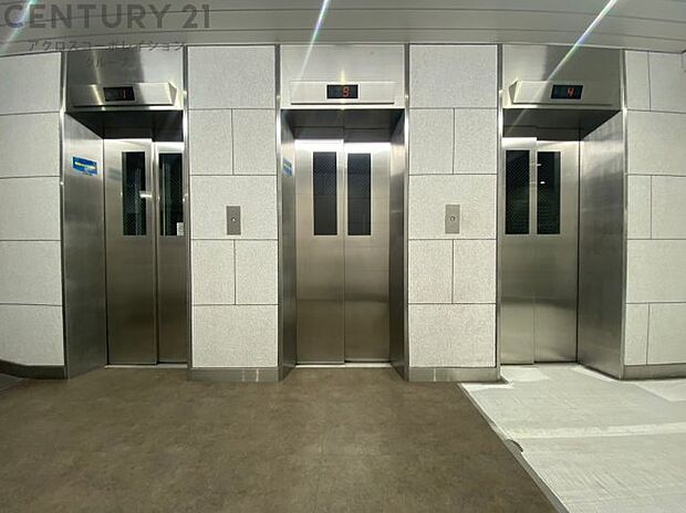 【エレベータ】　エレベーターは3基搭載となっており、朝・夕の通勤、通学の時間帯もスムーズです。