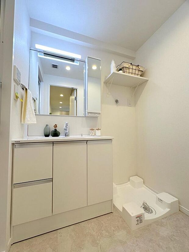 ■一日の始まりと終わりに、家族皆が使う洗面室。自然と笑顔になるような、清潔で明るい空間