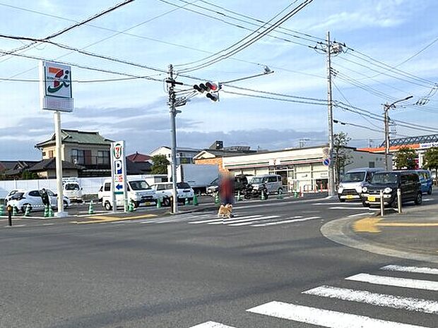 【コンビニエンスストア】セブンイレブン平塚中里店まで1228ｍ