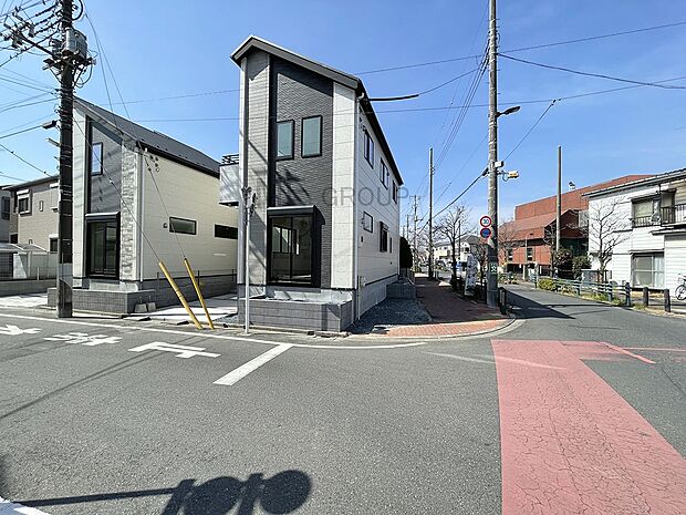 外観〜exterior〜  前面道路はきちんと整備されています。  　1号棟