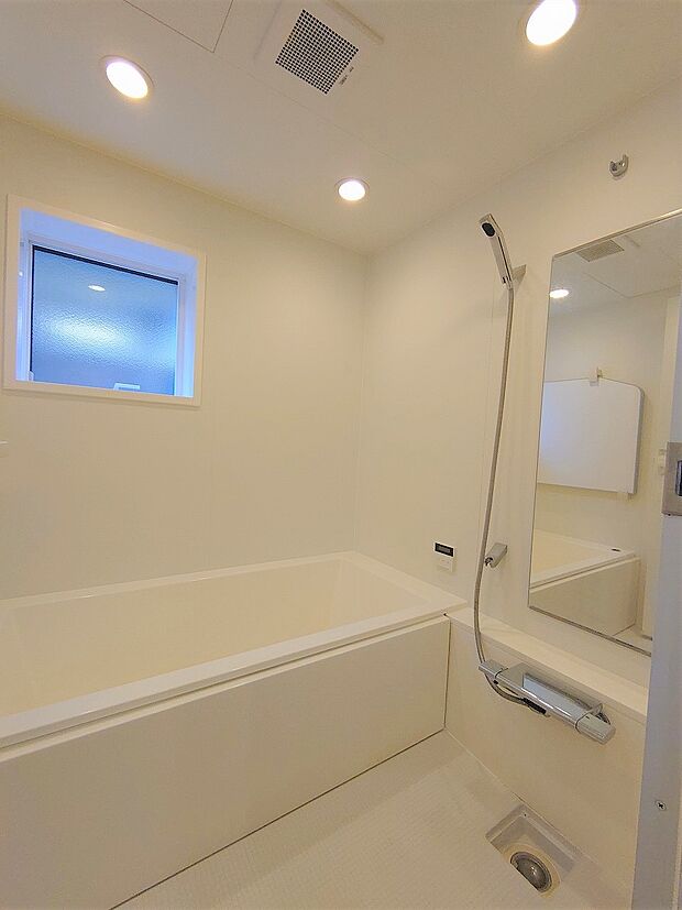 内装〜bathroom〜　  半身浴もゆっくり楽しめる広々浴室 