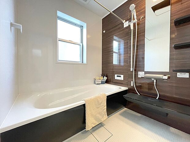 内装〜bathroom〜　 浴室乾燥機付で心地よいバスタイムを実現  　5号棟