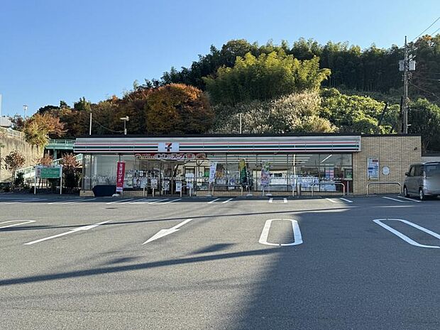 セブンイレブン 日野平山6丁目店迄390ｍ