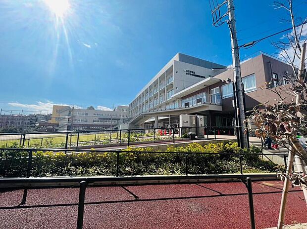 八王子市立いずみの森義務教育学校迄970ｍ