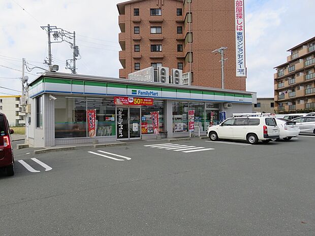 ファミリーマート豊橋花中店（190m）