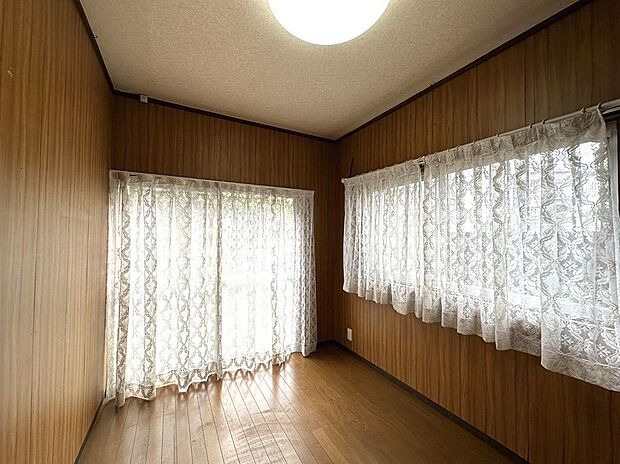 ２面採光のお部屋もございます♪明るく風通しの良い快適な室内に気分も自然と明るくなりますね！