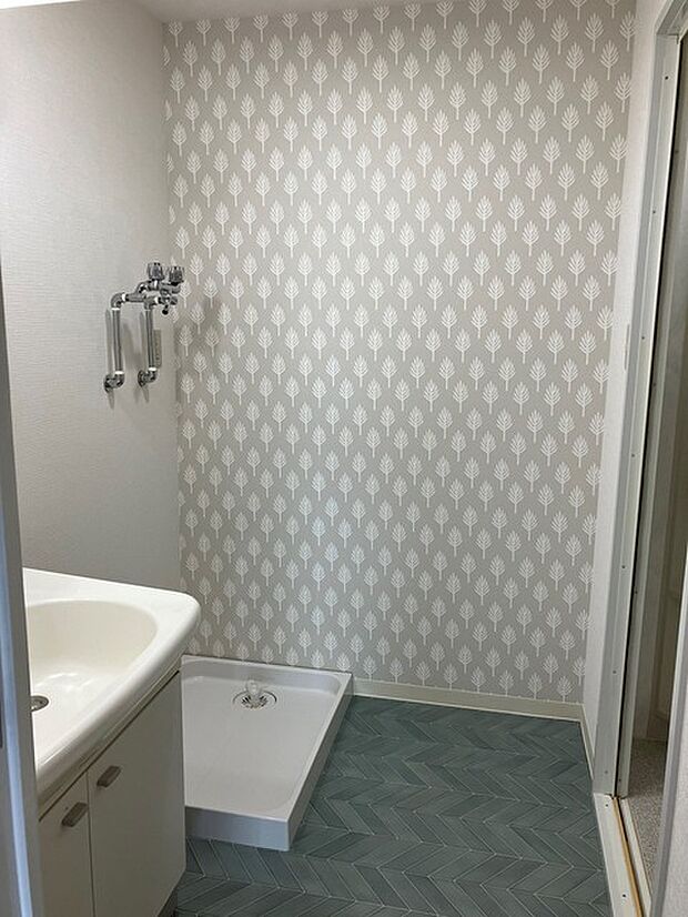 床の模様はトイレ床の色違いです。