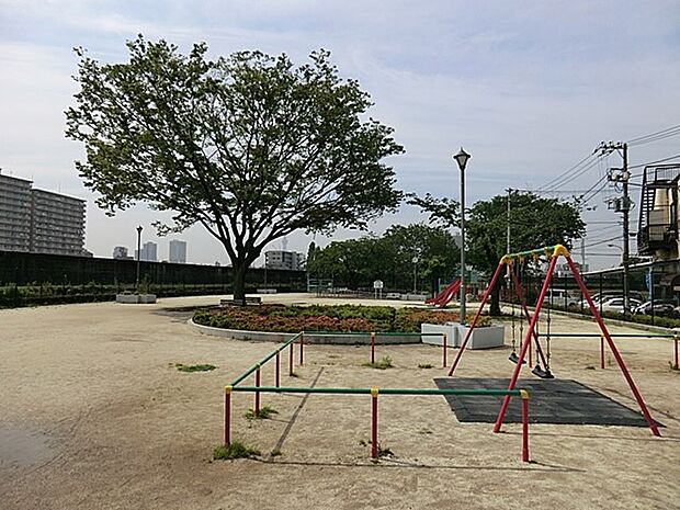 公園 1358m 尾竹橋公園(お散歩に最適な公園まで徒歩7分！ご家族との憩いの場になりそうですね！)