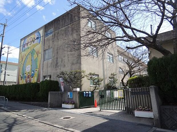 【小学校】豊中市立少路小学校まで700ｍ