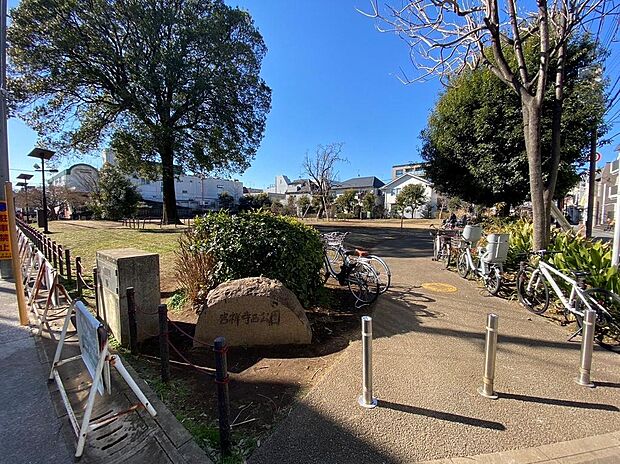 吉祥寺西公園まで約160ｍ（徒歩2分）