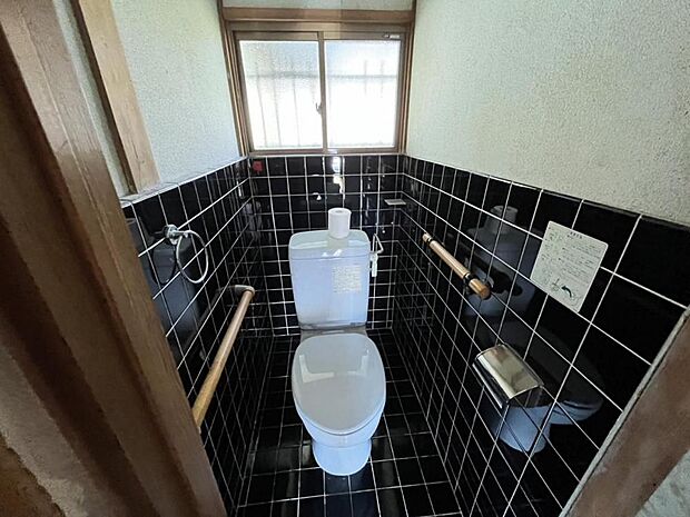 【トイレ】トイレの交換を行います。