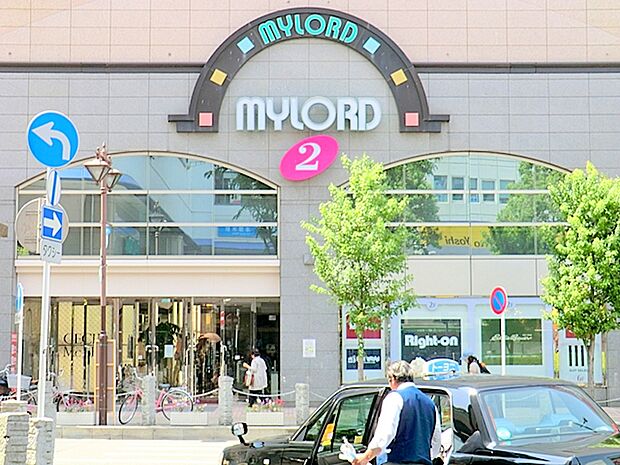 【本厚木ミロード】1290ｍ　小田急線の本厚木駅と直結している店舗。専用駐車場もあります。お店の種類も多いです。