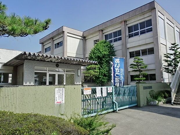 萩原小学校 755m