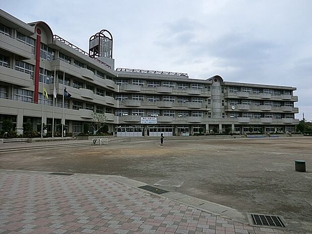 小学校 560m 川口市立戸塚綾瀬小学校