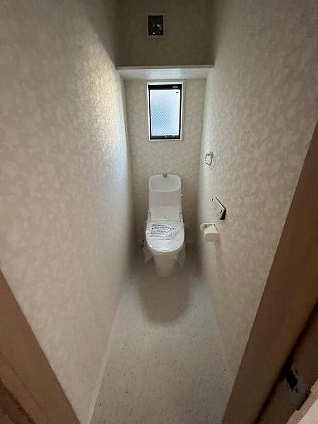 1・2階にトイレあり。大家族や階段の上がり下りが億劫な就寝時など重宝します。 