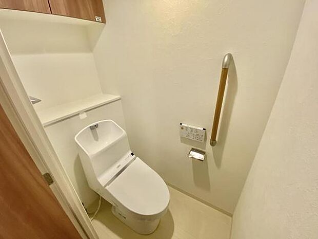 ≪トイレ≫ ウォシュレット機能付きトイレです。広すぎず落ち着ける空間です。