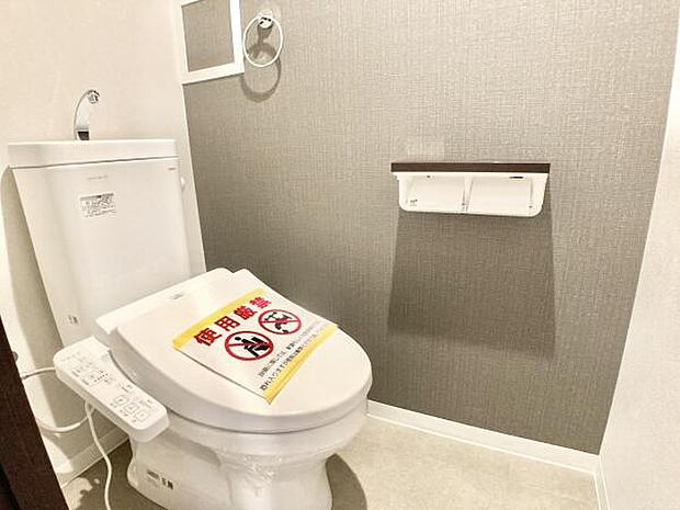 ≪トイレ≫ ウォシュレット機能付きのトイレです。