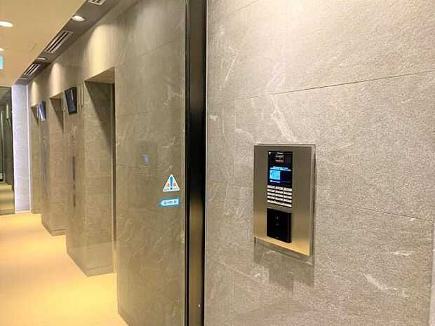 ≪エレベーターホール≫ エレベーターに乗る前にもオートロック完備
