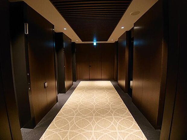 ≪エレベーターホール≫ 階数ごとに分けられているエレベーターホールになります。