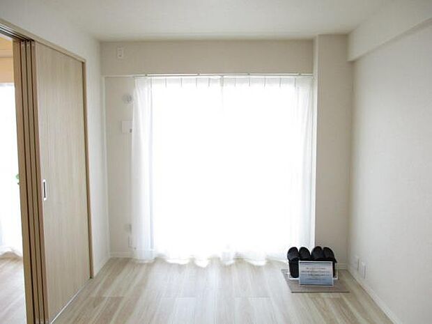 ●全室フローリングで清潔感ある明るい室内、各居室にクローゼットがあります