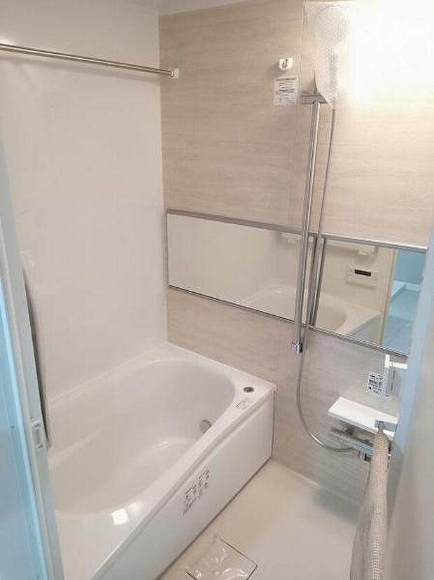 浴室換気乾燥機付ユニットバス。追炊き・湯張り機能が便利です。