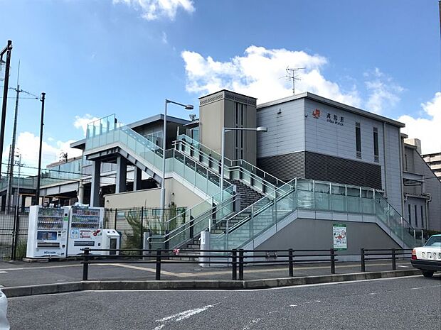 JR東海道本線「共和」駅　徒歩約18分　1437ｍ　金山駅まで快速で約9分。駅の東西ともにロータリーがあり車の送迎も便利です。