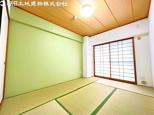 和室は明るい印象でくつろぐ優しい空間でございます。