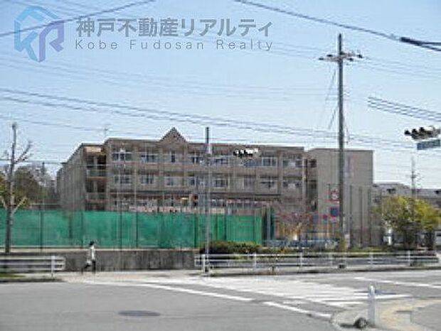 神戸市立長坂小学校 徒歩6分。 470m