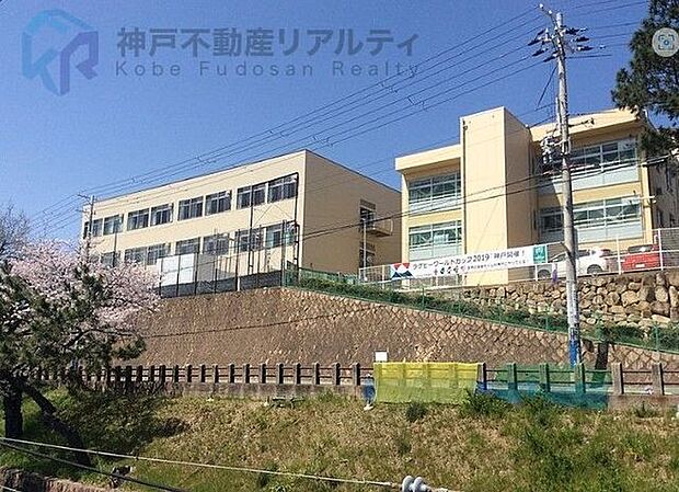 神戸市立御影北小学校 徒歩8分。 600m