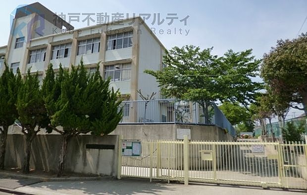 神戸市立小束山小学校 徒歩25分。 1930m