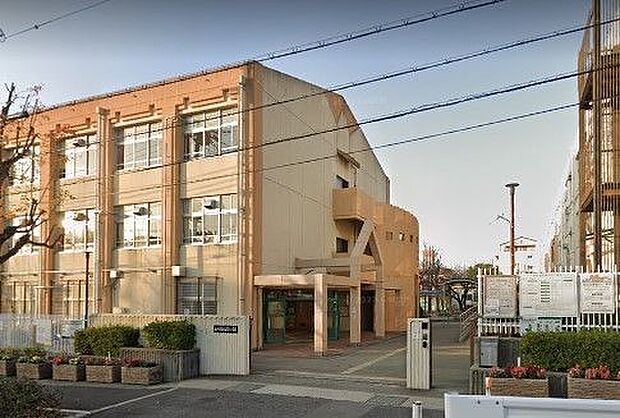 神戸市立本山第三小学校 徒歩10分。 800m