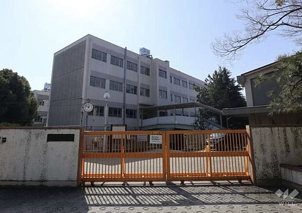 猪高小学校 820m