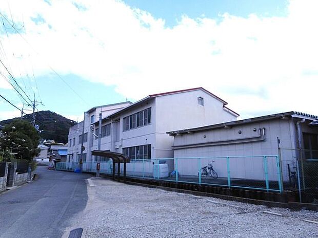 幼稚園・保育園 桜井学園 700m