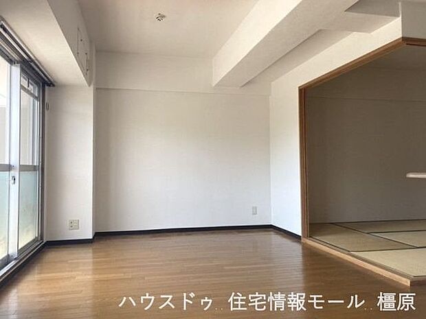 和室と合わせて18帖の大きなお部屋としても利用可能！ご家族の憩いの場にぴったりですね。