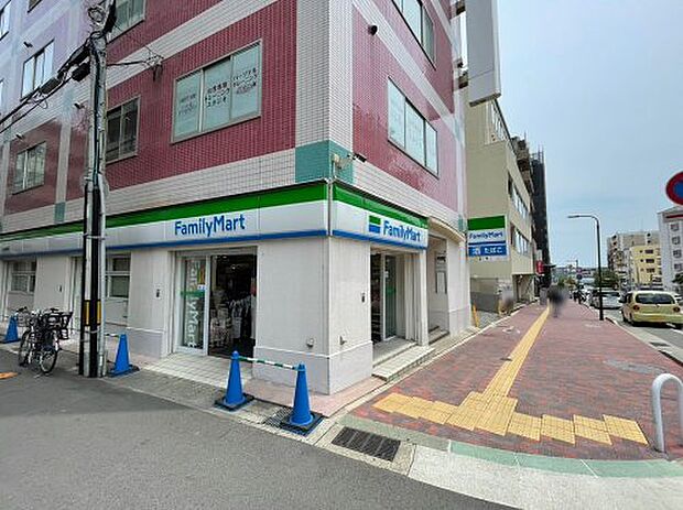 【コンビニエンスストア】ファミリーマート　JR灘駅前店まで323ｍ